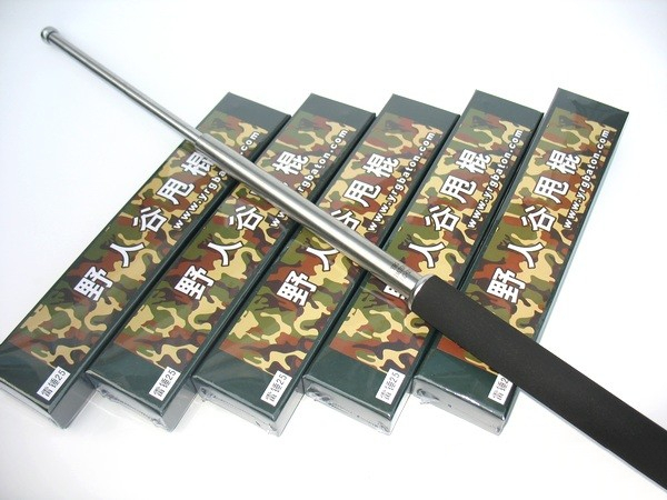 如何使用伸縮甩棍？