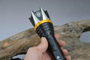 防身電棒能把壞人打飛么 電擊棒都有什么功效