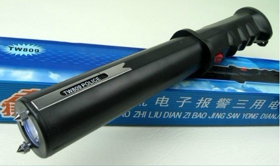 809中長(zhǎng)型高壓電擊棍