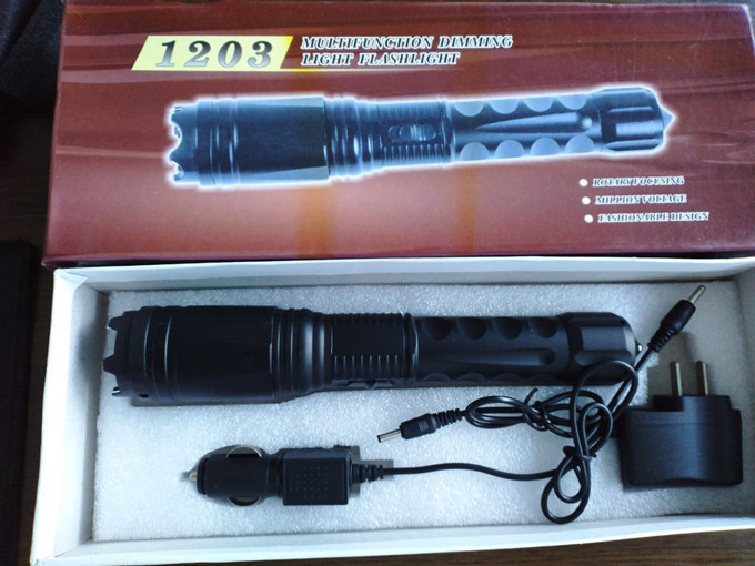 新款黑鷹1203型三檔照明高壓電擊棍 新款黑鷹1203型三檔照明高壓電擊棍