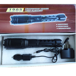 新款黑鷹1203型三檔照明高壓電擊棍